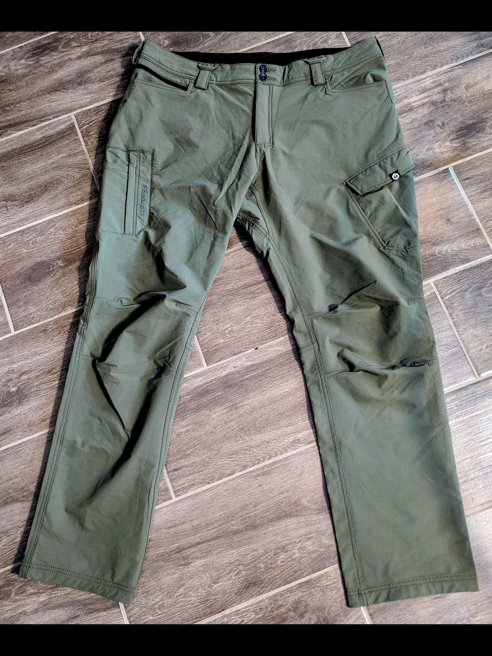 Men's Olive Tactical Cargo Pants with Multi-Pocket Design